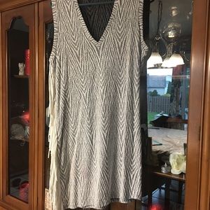 V-Neck zebra print dress